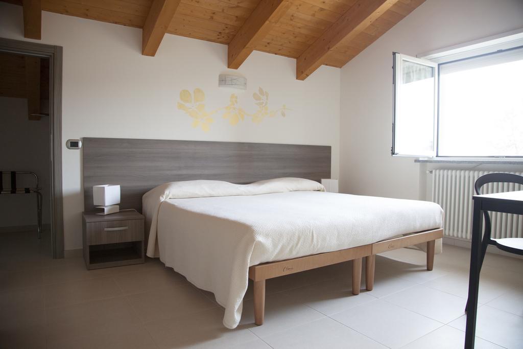 B&B Alba In Langhe Verduno Quarto foto
